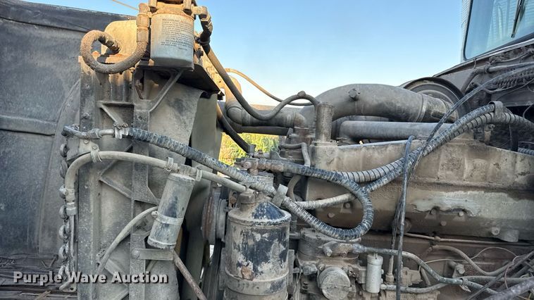 image for item DZ4219 1972 International Transtar 4300 grain truck