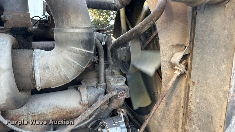 image for item DZ4219 1972 International Transtar 4300 grain truck