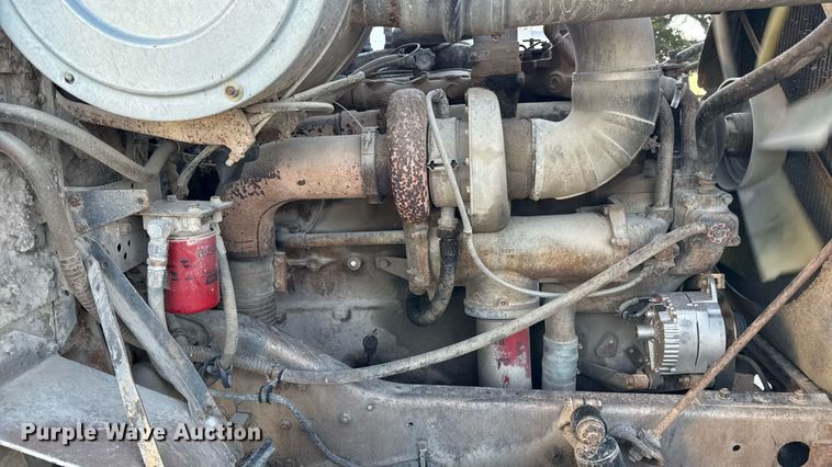 image for item DZ4219 1972 International Transtar 4300 grain truck