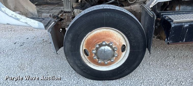 image for item DZ4219 1972 International Transtar 4300 grain truck