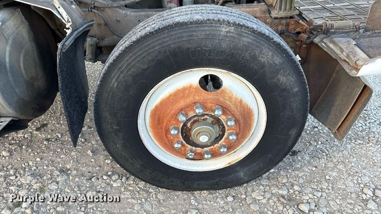 image for item DZ4219 1972 International Transtar 4300 grain truck