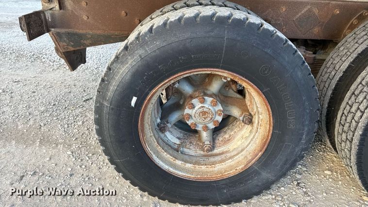 image for item DZ4219 1972 International Transtar 4300 grain truck