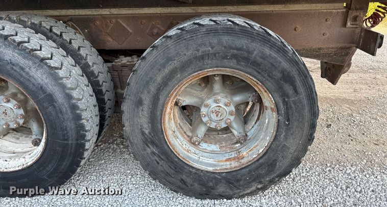 image for item DZ4219 1972 International Transtar 4300 grain truck