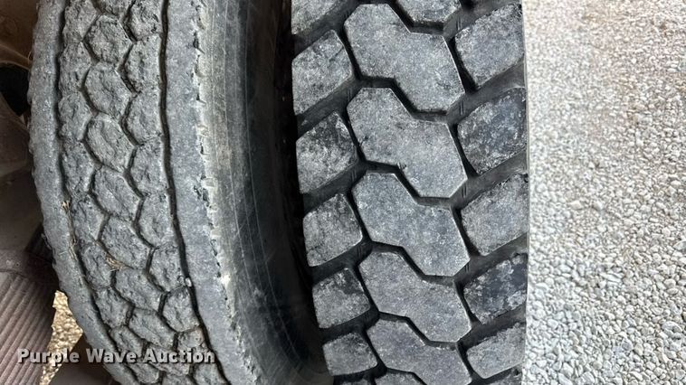 image for item DZ4219 1972 International Transtar 4300 grain truck