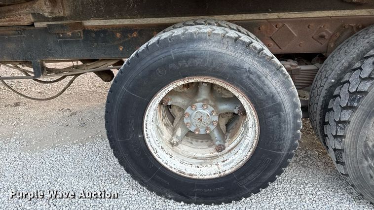 image for item DZ4219 1972 International Transtar 4300 grain truck