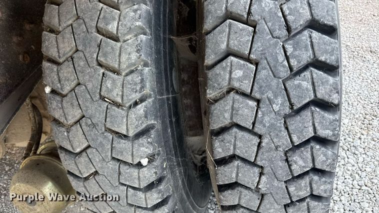 image for item DZ4219 1972 International Transtar 4300 grain truck