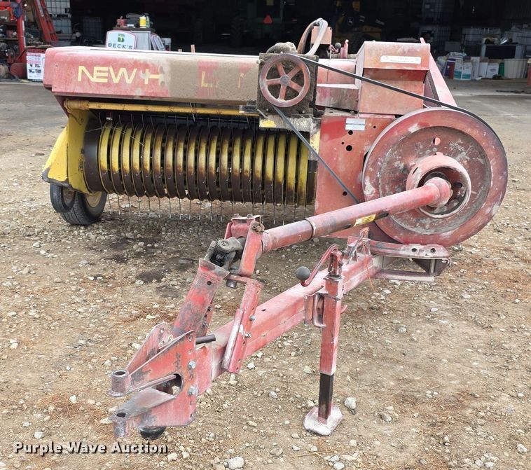 image for item DZ6123 New Holland Hayliner 273 small square baler