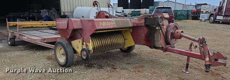 image for item DZ6123 New Holland Hayliner 273 small square baler