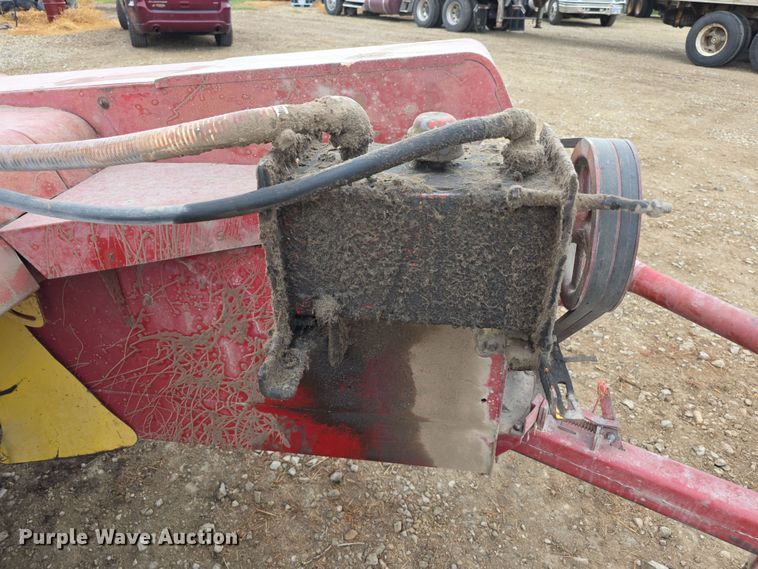 image for item DZ6123 New Holland Hayliner 273 small square baler