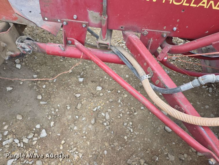 image for item DZ6123 New Holland Hayliner 273 small square baler