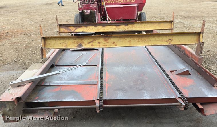 image for item DZ6123 New Holland Hayliner 273 small square baler