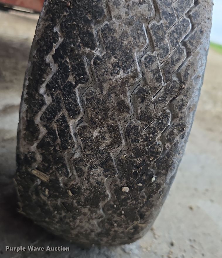 image for item DZ6123 New Holland Hayliner 273 small square baler