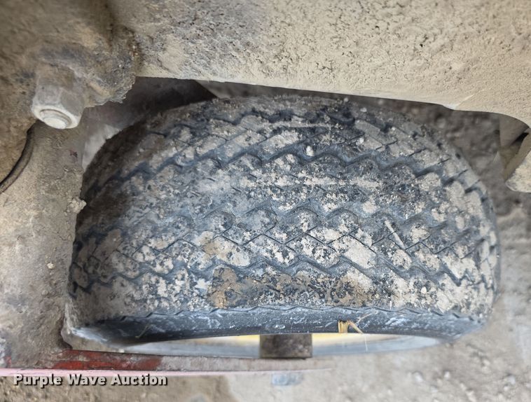 image for item DZ6123 New Holland Hayliner 273 small square baler