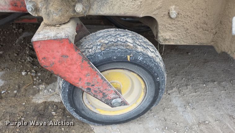 image for item DZ6123 New Holland Hayliner 273 small square baler