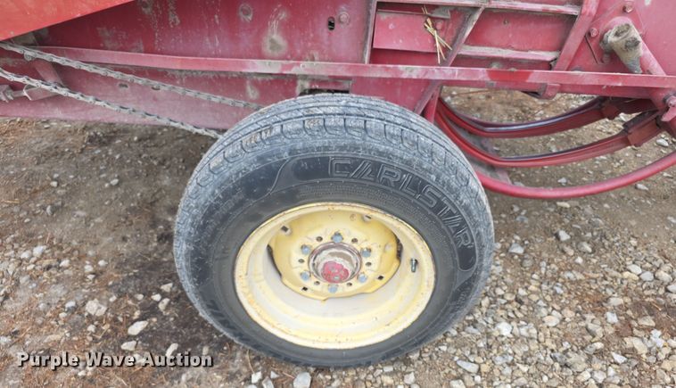 image for item DZ6123 New Holland Hayliner 273 small square baler