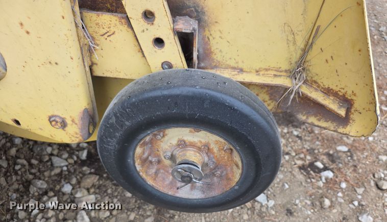 image for item DZ6123 New Holland Hayliner 273 small square baler