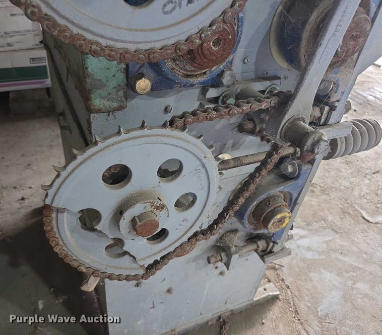 image for item DZ6124 Roskamp K roller mill 