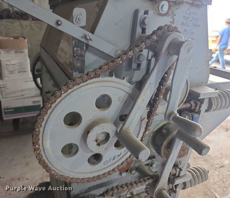 image for item DZ6124 Roskamp K roller mill 