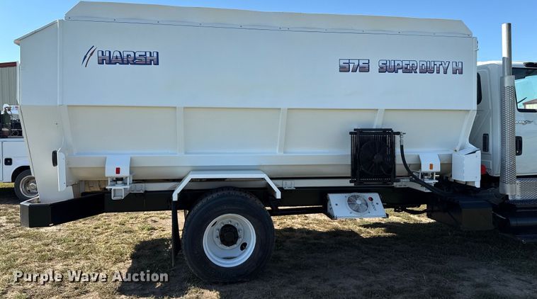 image for item DZ8926 2012 International 7400 feed mixer truck