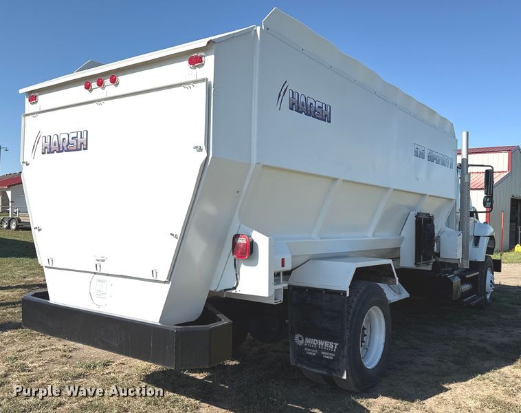 image for item DZ8926 2012 International 7400 feed mixer truck