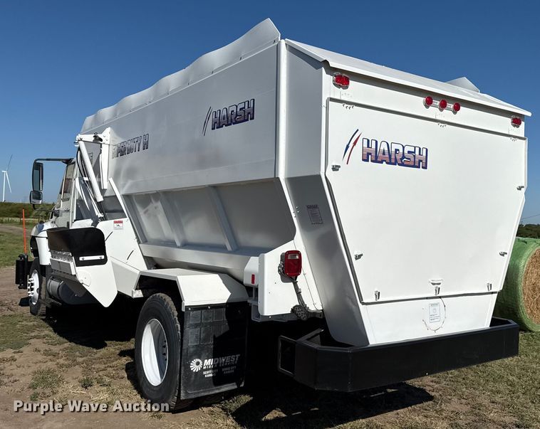 image for item DZ8926 2012 International 7400 feed mixer truck