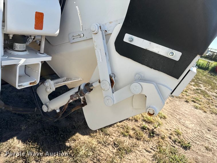 image for item DZ8926 2012 International 7400 feed mixer truck