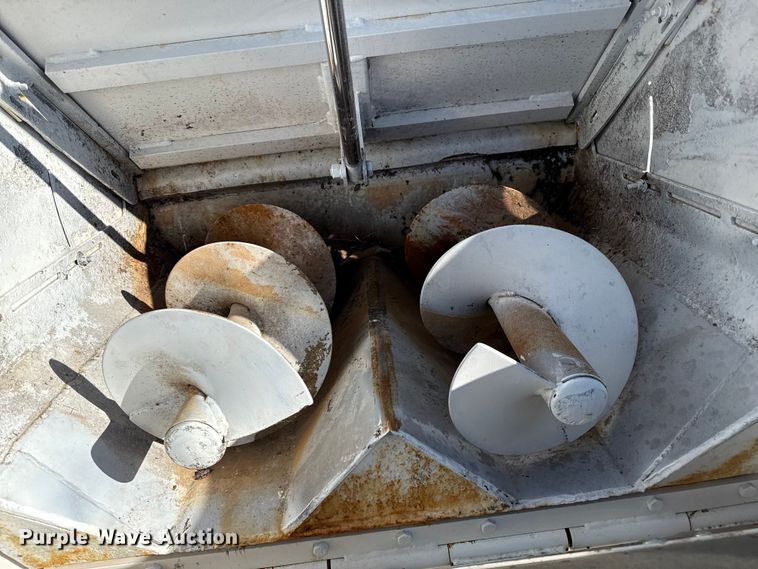 image for item DZ8926 2012 International 7400 feed mixer truck