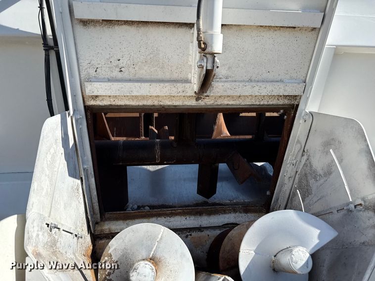 image for item DZ8926 2012 International 7400 feed mixer truck