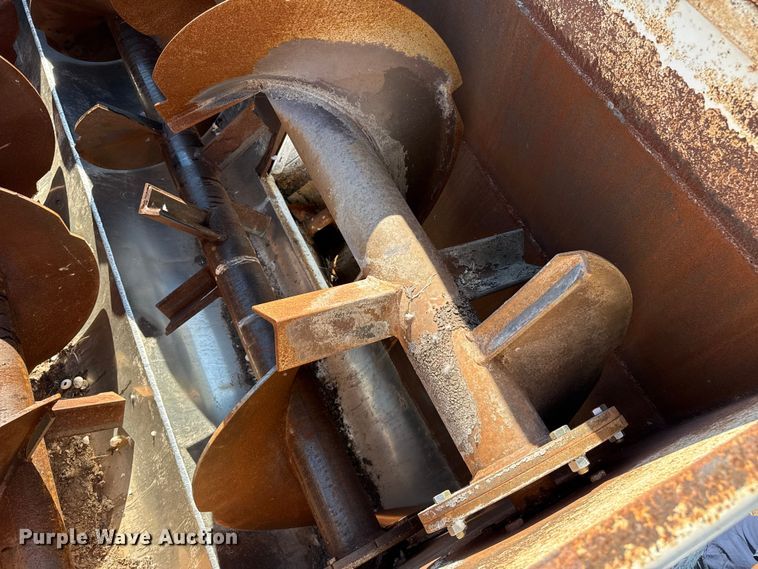 image for item DZ8926 2012 International 7400 feed mixer truck