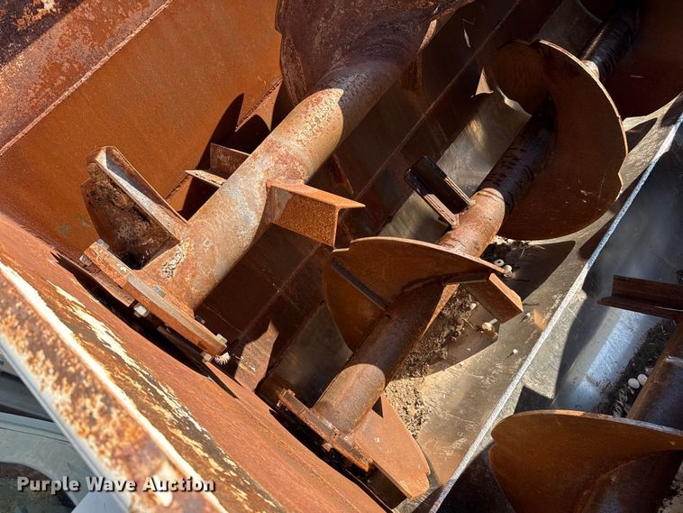 image for item DZ8926 2012 International 7400 feed mixer truck