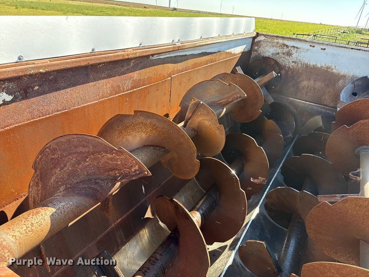 image for item DZ8926 2012 International 7400 feed mixer truck