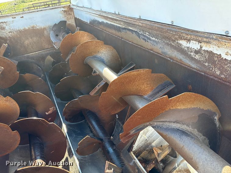 image for item DZ8926 2012 International 7400 feed mixer truck