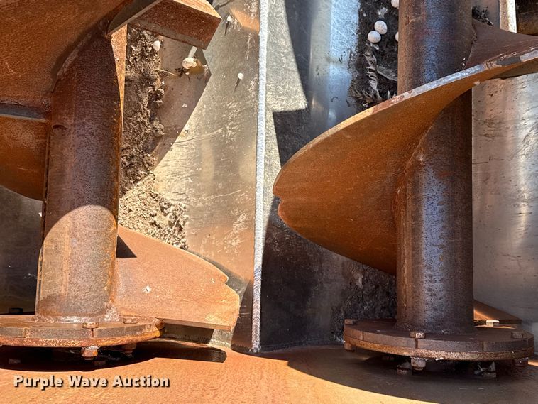 image for item DZ8926 2012 International 7400 feed mixer truck