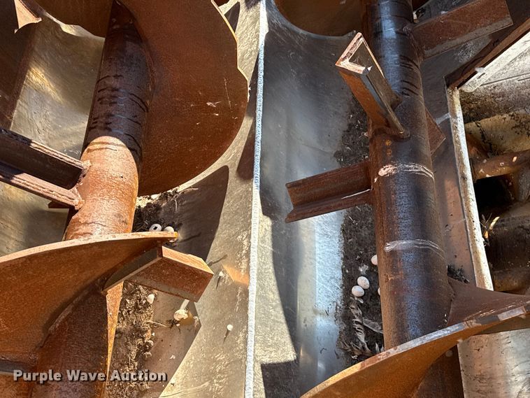 image for item DZ8926 2012 International 7400 feed mixer truck