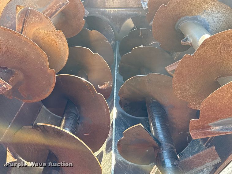 image for item DZ8926 2012 International 7400 feed mixer truck