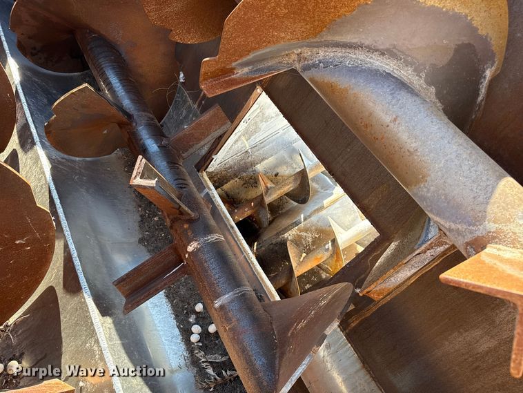 image for item DZ8926 2012 International 7400 feed mixer truck