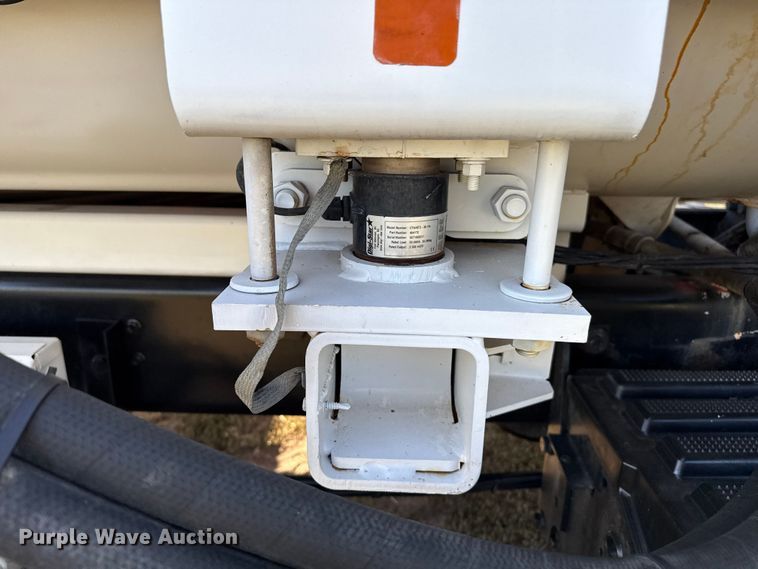 image for item DZ8926 2012 International 7400 feed mixer truck