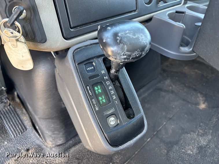 image for item DZ8926 2012 International 7400 feed mixer truck