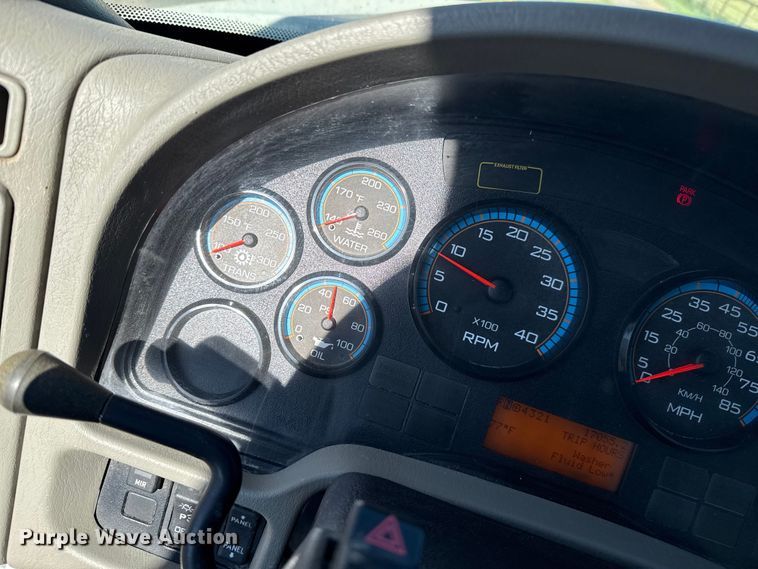 image for item DZ8926 2012 International 7400 feed mixer truck