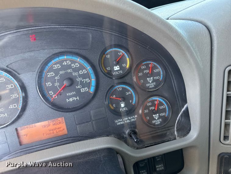 image for item DZ8926 2012 International 7400 feed mixer truck