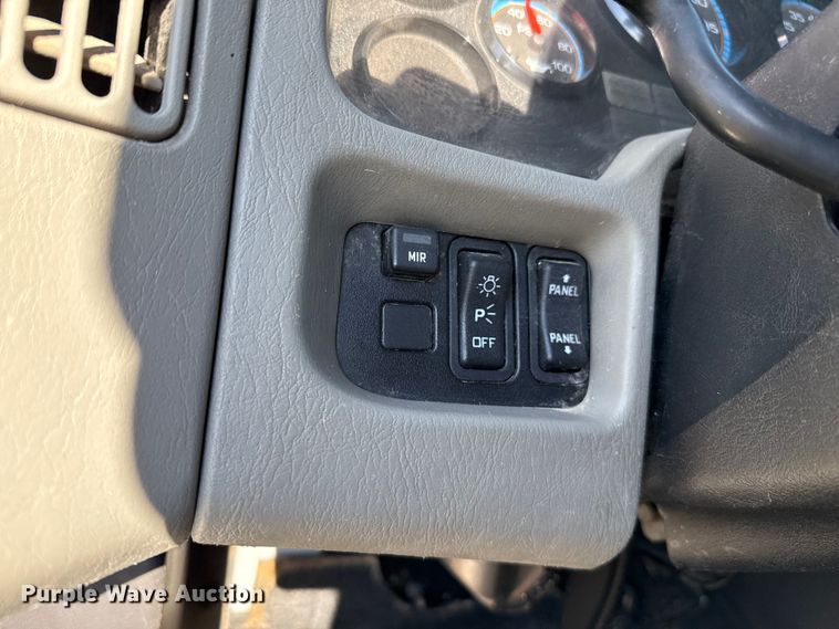 image for item DZ8926 2012 International 7400 feed mixer truck