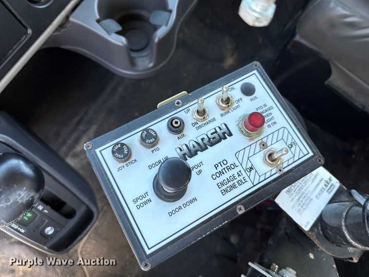 image for item DZ8926 2012 International 7400 feed mixer truck