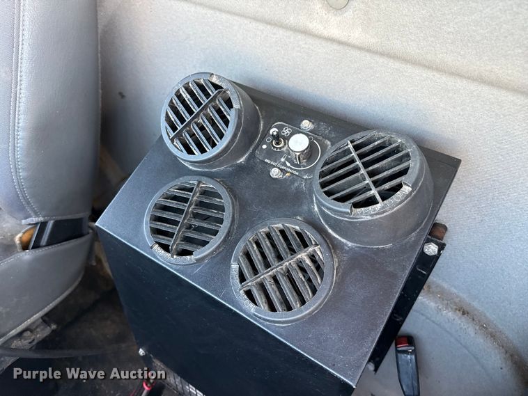 image for item DZ8926 2012 International 7400 feed mixer truck