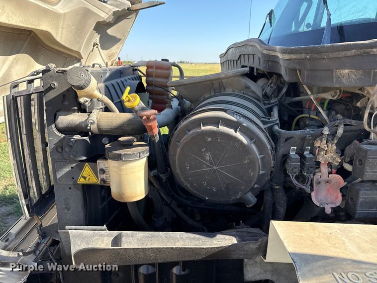 image for item DZ8926 2012 International 7400 feed mixer truck