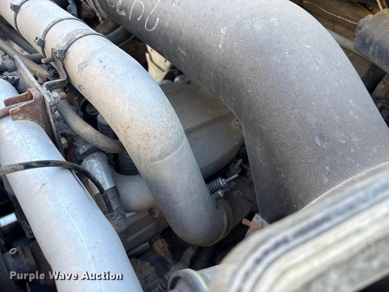 image for item DZ8926 2012 International 7400 feed mixer truck