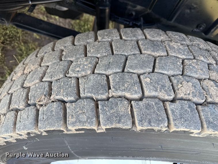 image for item DZ8926 2012 International 7400 feed mixer truck