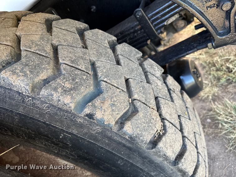 image for item DZ8926 2012 International 7400 feed mixer truck