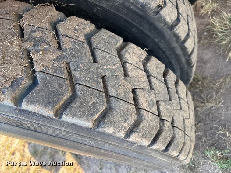 image for item DZ8926 2012 International 7400 feed mixer truck