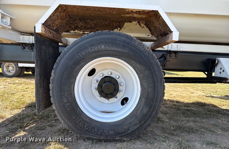 image for item DZ8926 2012 International 7400 feed mixer truck