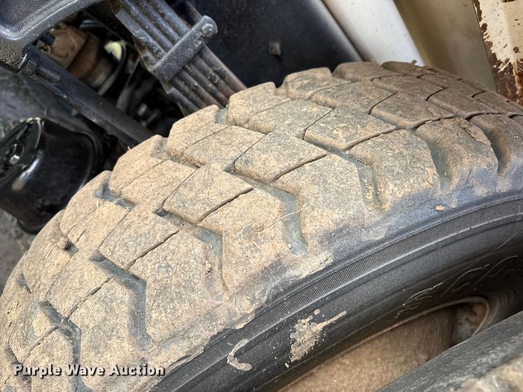 image for item DZ8926 2012 International 7400 feed mixer truck